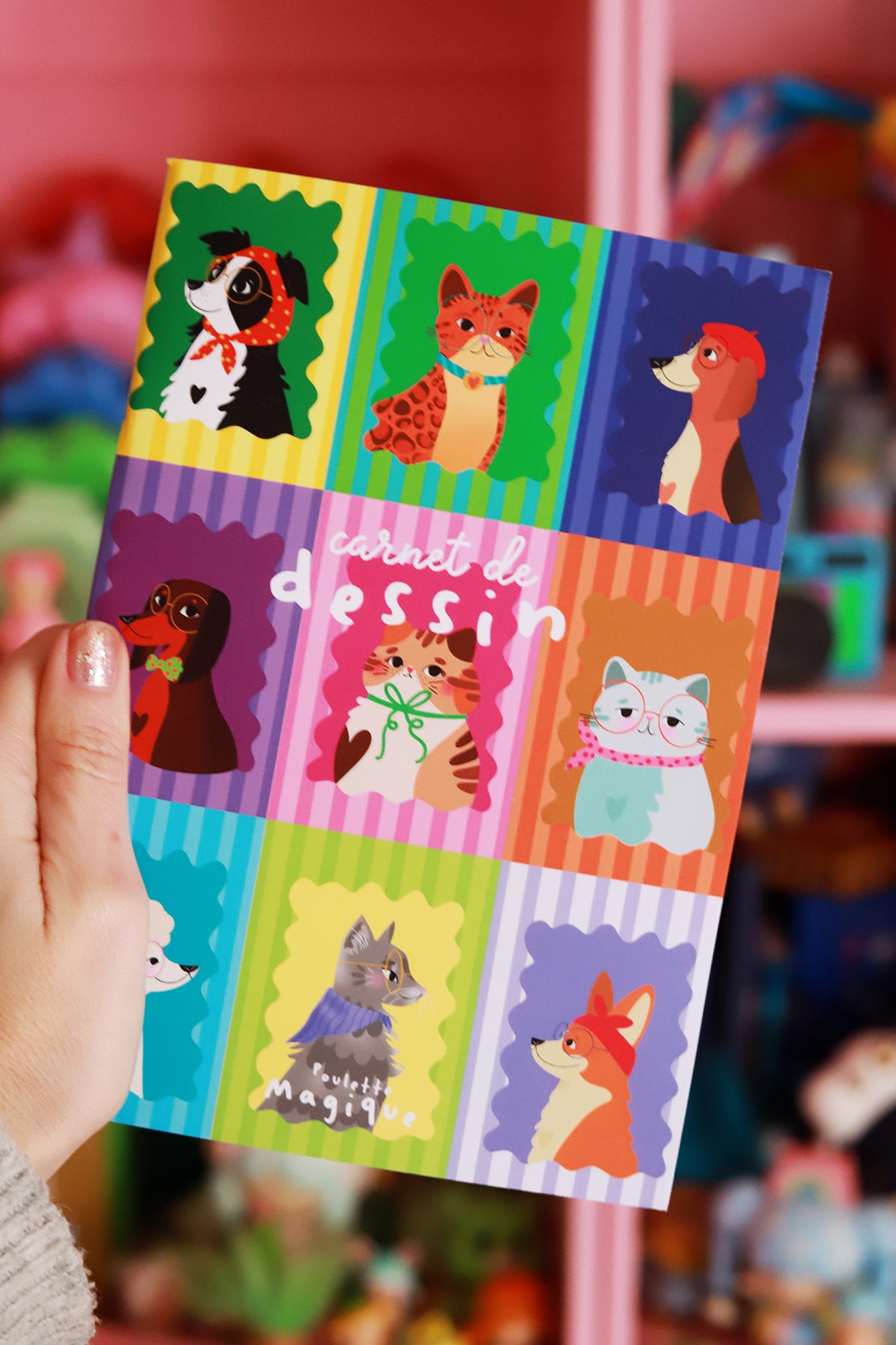 Carnet de dessin pour enfants de la collection Kid, format B6, avec couverture colorée et pages blanches pour dessiner.