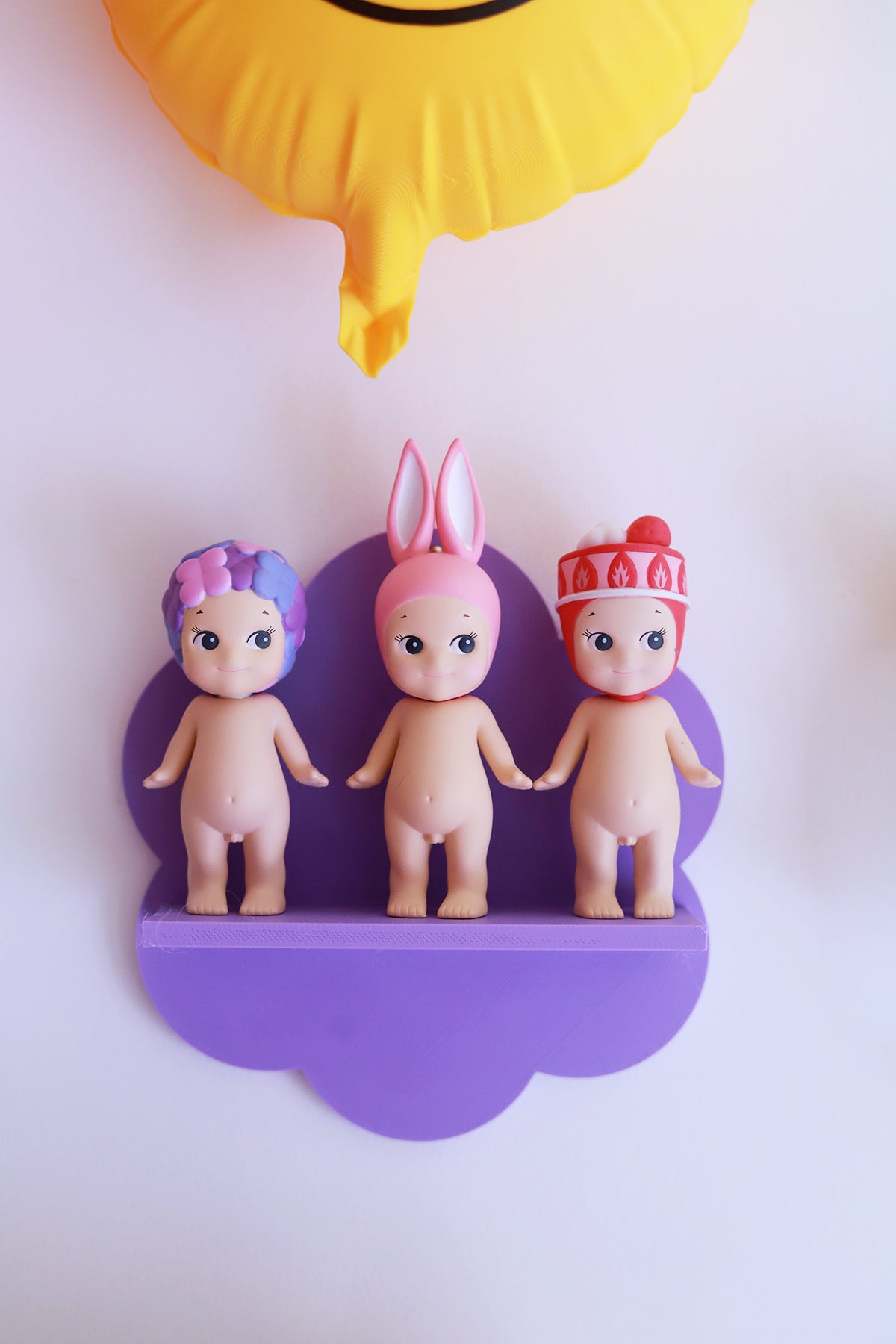 Étagère murale Fleur de couleur mauve, design élégant pour décoration intérieure, fabriquée par Shop Magique.