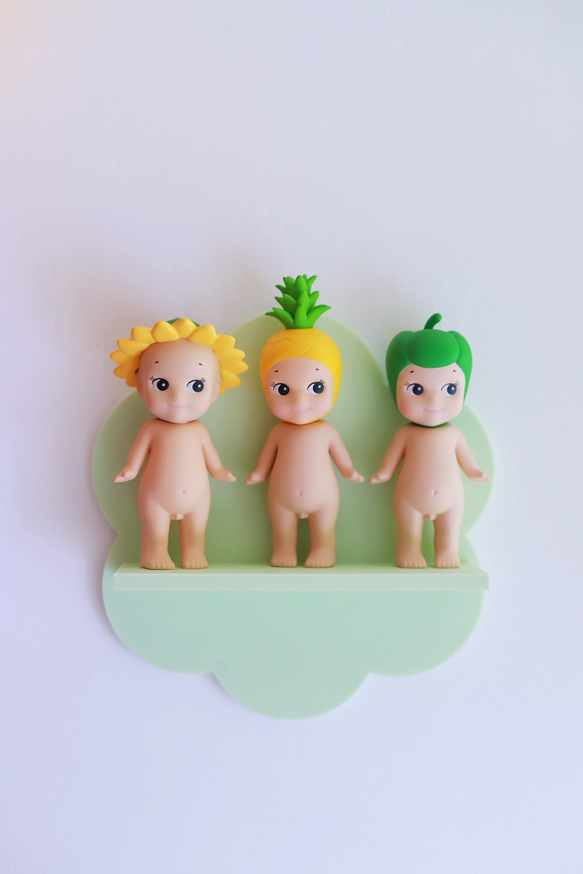 Étagère murale Fleur Menthe de Shop Magique, en bois avec décoration florale verte pour rangement ou décoration intérieure.