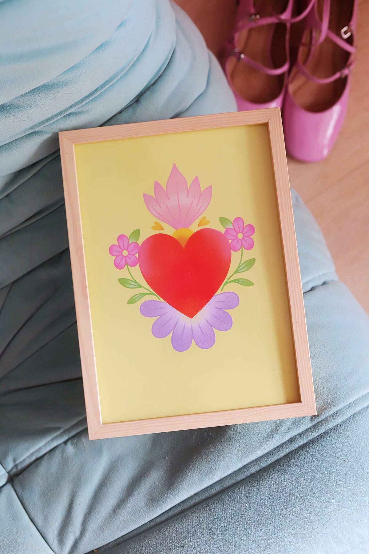 Affiche Ex-voto Jaune – Illustration lumineuse par Poulette Magique