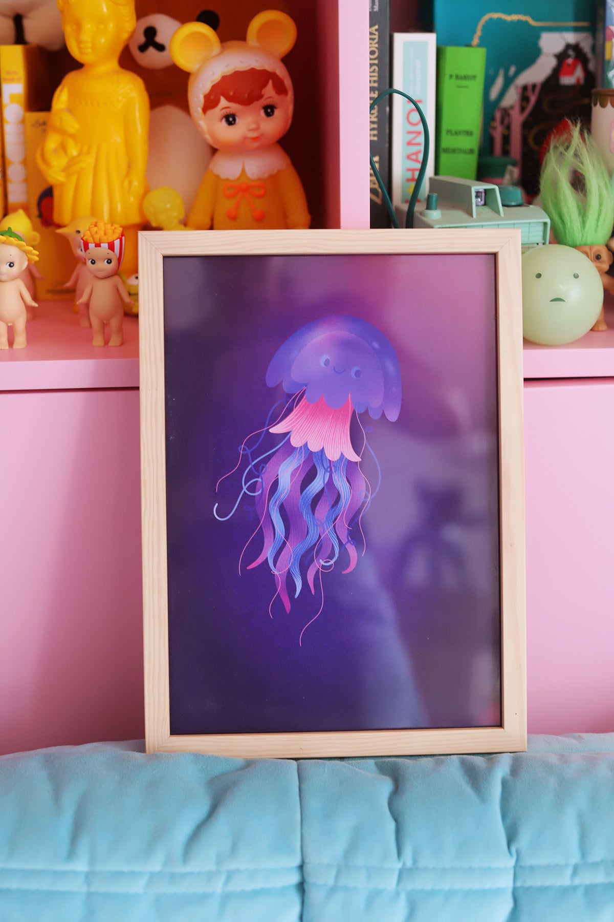 Affiche Méduse – Illustration marine et magique par Poulette Magique