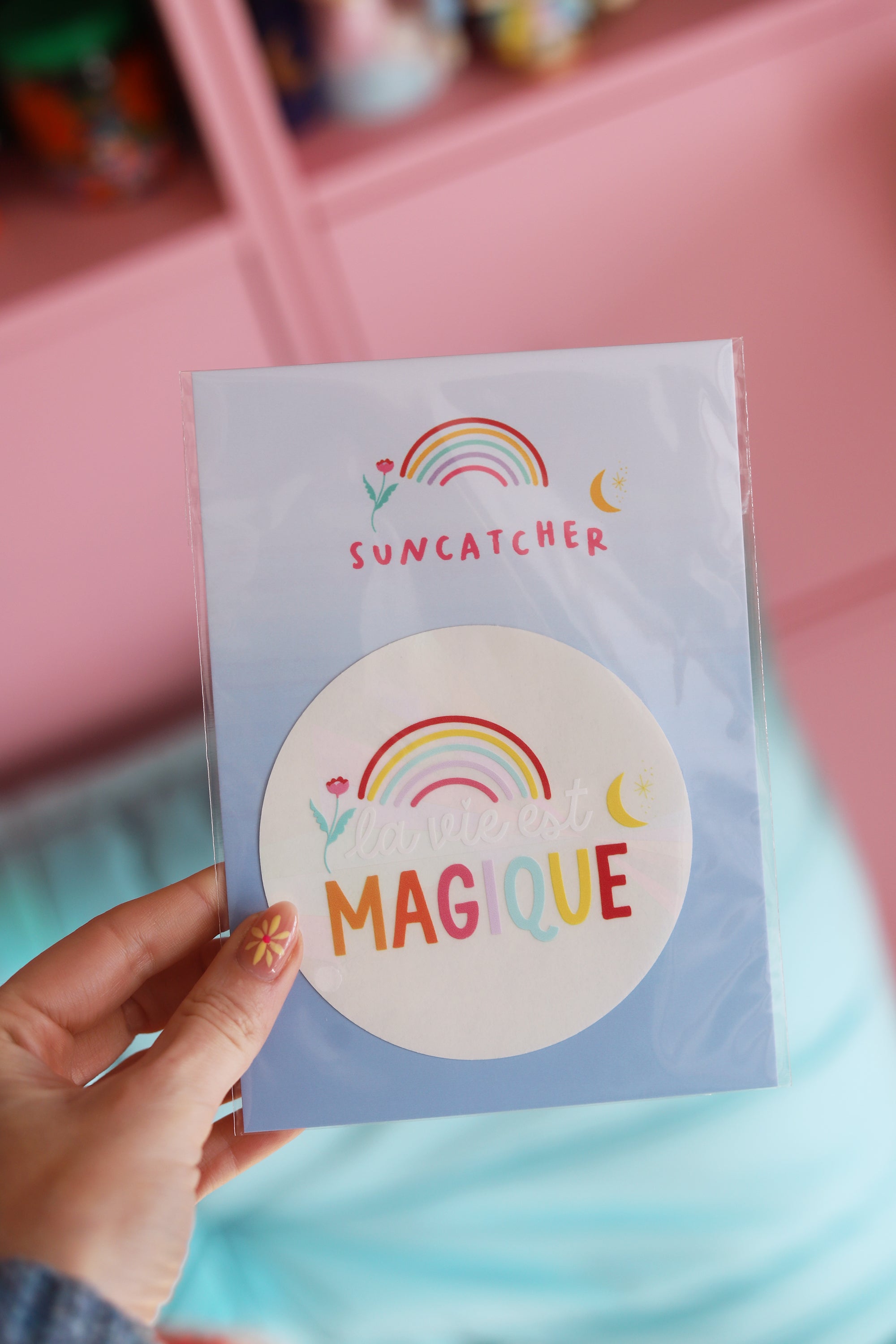 Viseur solaire "La Vie est Magique" de Shop Magique, décoration en verre avec arc-en-ciel dans un nouveau packaging.