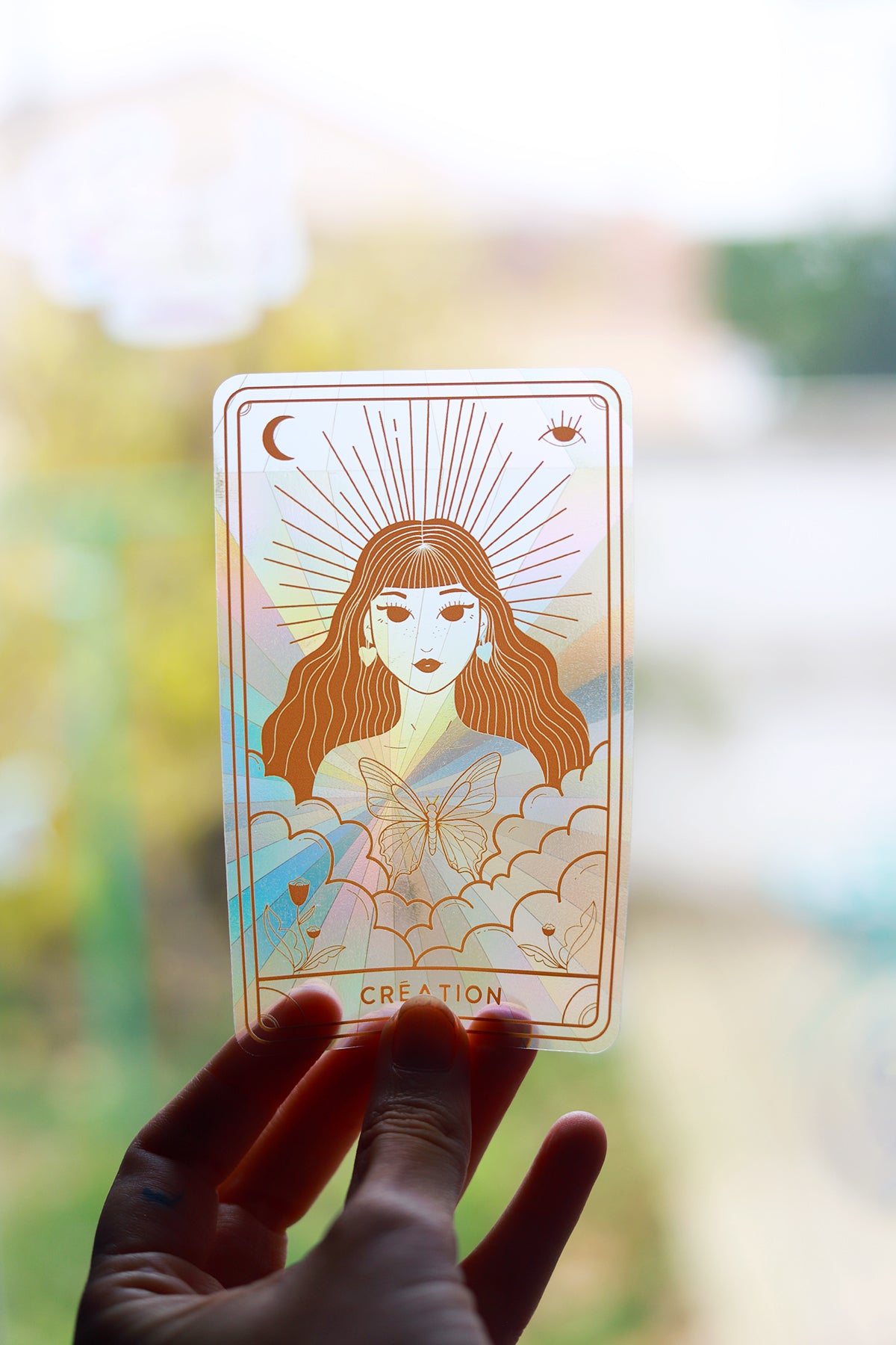 Autocollant vitrail "Oracle création" pour bonne sorcière, illustration colorée avec symbole mystique, signé Shop Magique.