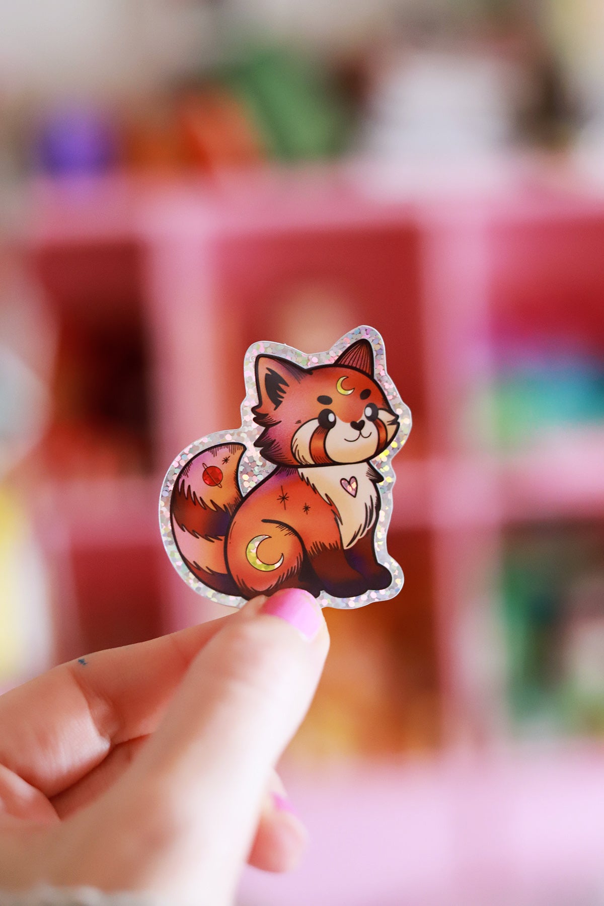 Porte-clés avec sticker glitter de panda roux coloré, décor amusant et brillant, idéal pour accessoires ou sacs.