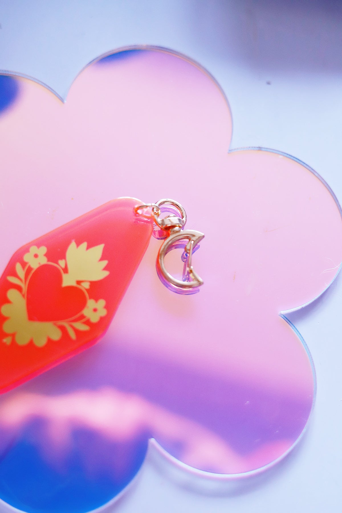 Porte-clés motel ex-voto rose fluo