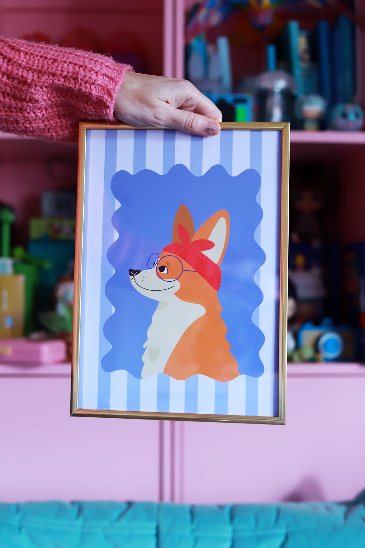 Affiche portrait de chien teckel dans la collection Kid, illustrée en style artistique, format A4, par Shop Magique.