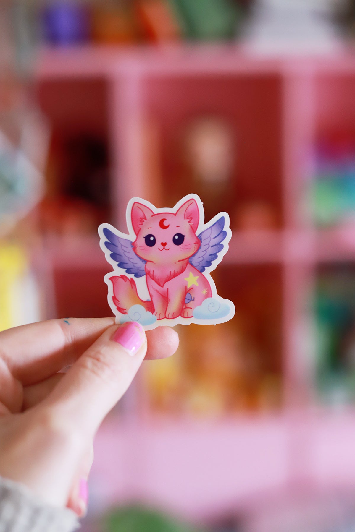 Porte-clés transparent avec sticker Chat Ailé de Shop Magique, illustrant un chat avec des ailes colorées sur fond clair.