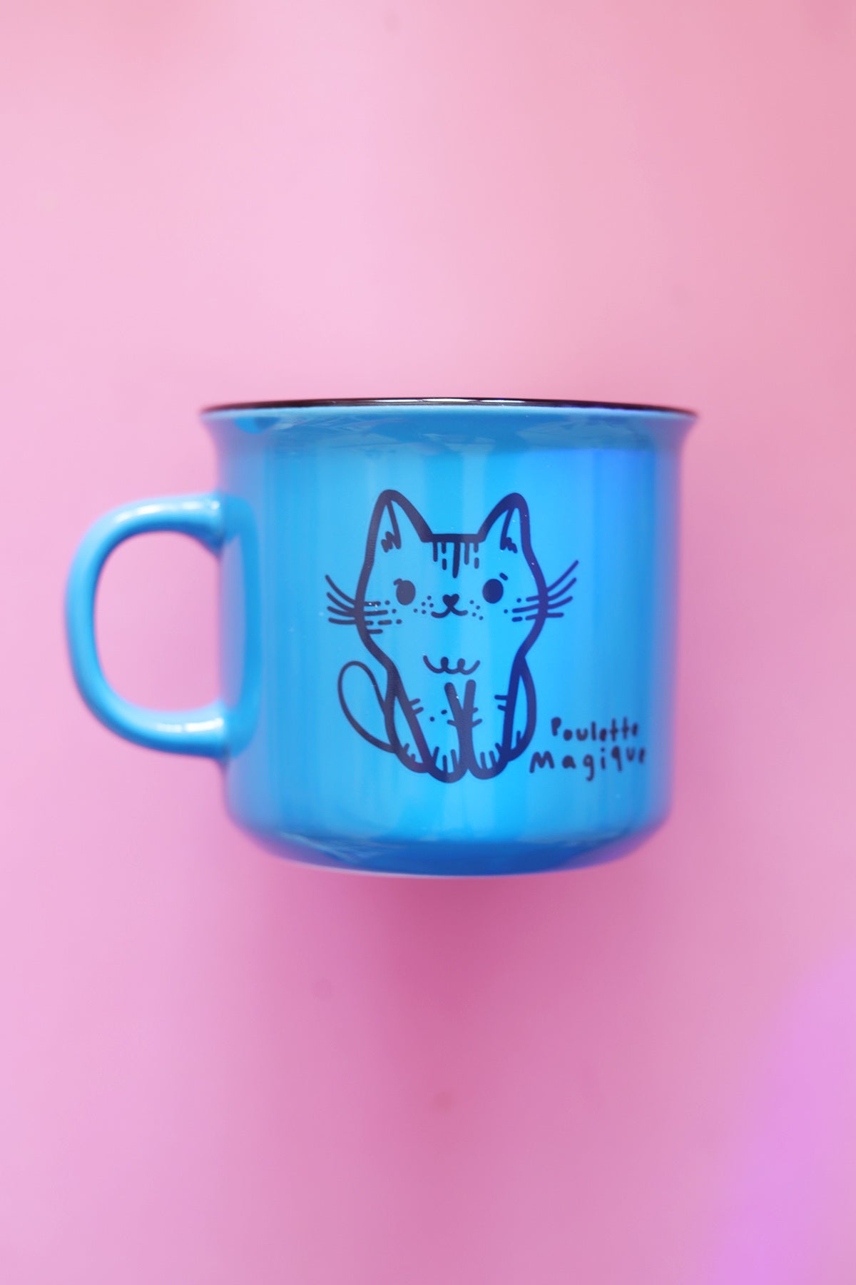 Mug en céramique Chat Magique avec motif de chat mignon, design coloré et élégant, parfait pour boire du café ou du thé.