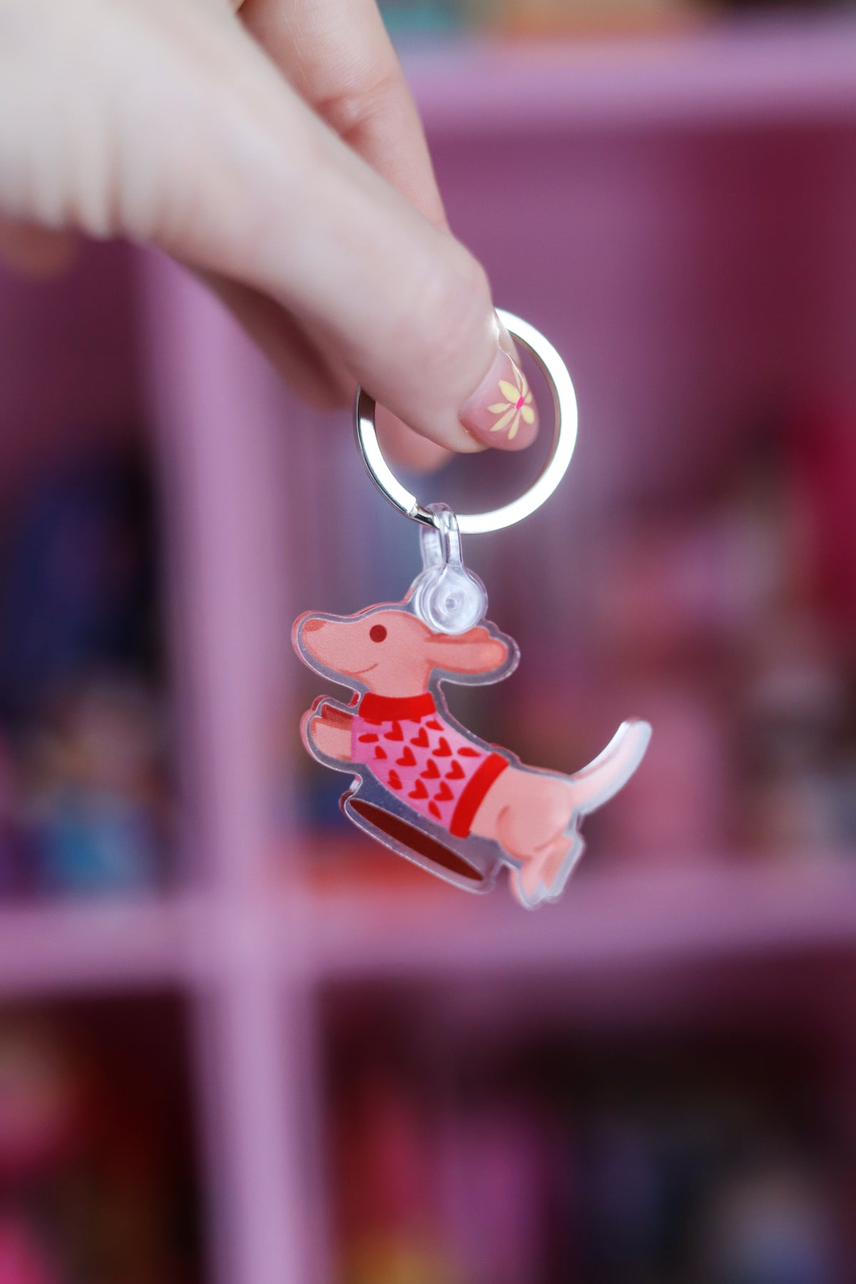 Porte-clés en forme de teckel saucisse, décoratif, en bois, idéal pour clés ou accessoires, fabriqué par Shop Magique.